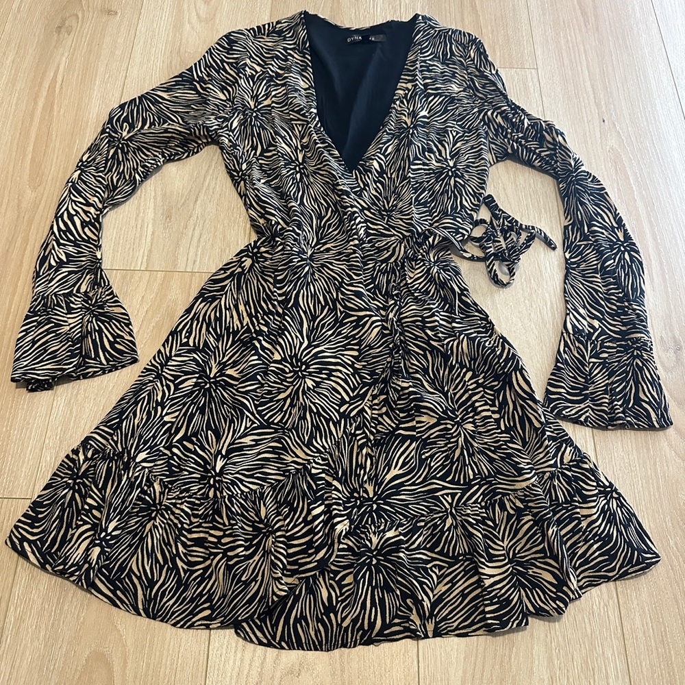 Dynamite Black and Tan Patterned Long Sleeve Dress